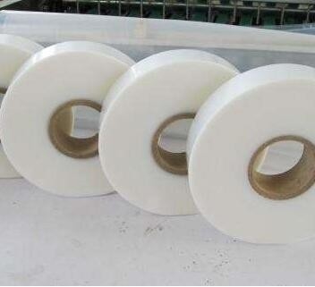 Good Waterproof PE Clear Color Heat Shrink Film Roll para embalagens de garrafas e alimentos