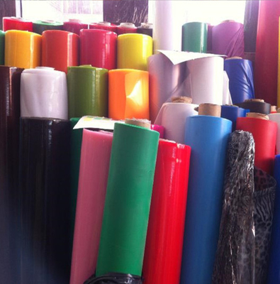 Películas transparentes de PVC, Películas de PVC para embalagens de bolsas de mão Películas transparentes para embalagens de roupas novas e velhas